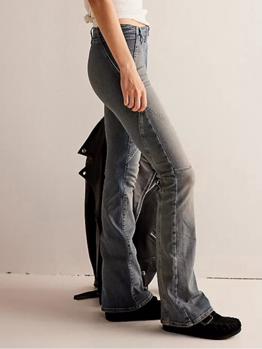 FREE PEOPLE Women's We the Free Mamba Mid-Rise Flare Jeans | Size 28 - Picture 4 of 12
